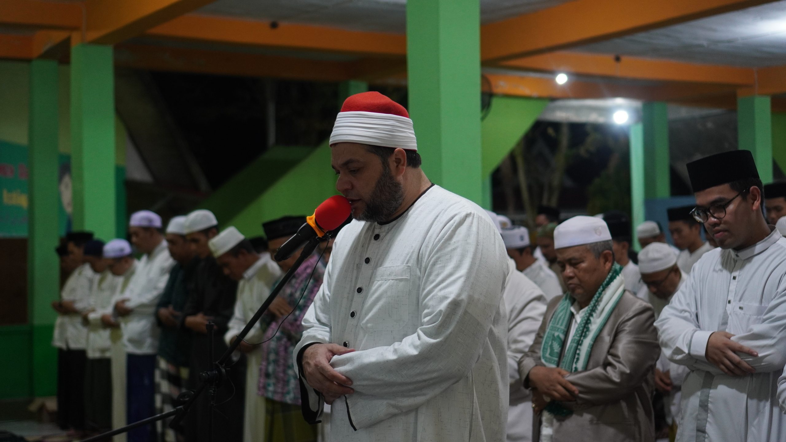 Jadi Imam Shalat Tarawih dan Ajarkan Tahsin Al-Qur'an, Imam Masjid Al-Azhar Mesir Syaikh Salim Amir Kunjungi PPM Darul Istiqamah Barabai
