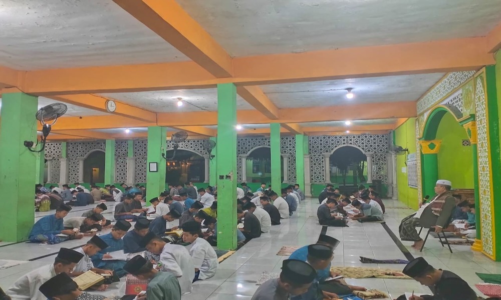 PPM Darul Istiqamah Disiplinkan Baca Tulis Al-Qur’an Menjelang Subuh di Masjid Pondok
