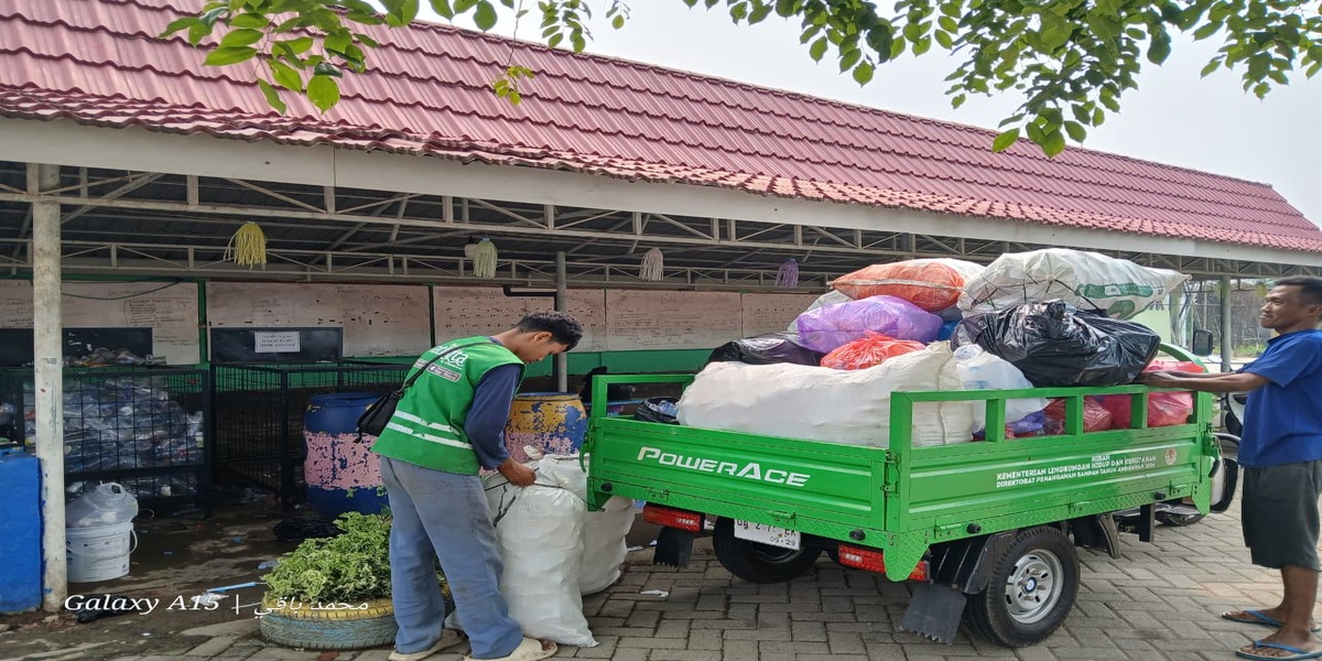 Tanamkan Kesadaran Ekologis: Cara PPM Darul Istiqamah Putri Mengubah Sampah Menjadi Manfaat