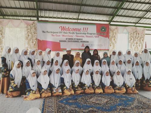 Perpisahan dengan peserta Asia Pacific Leadership Program dari Myanmar, India, dan Filipino